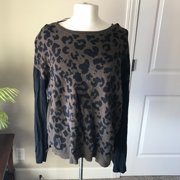 Apt. 9 Sweaters - Apt. 9 leopard olive and black sweater